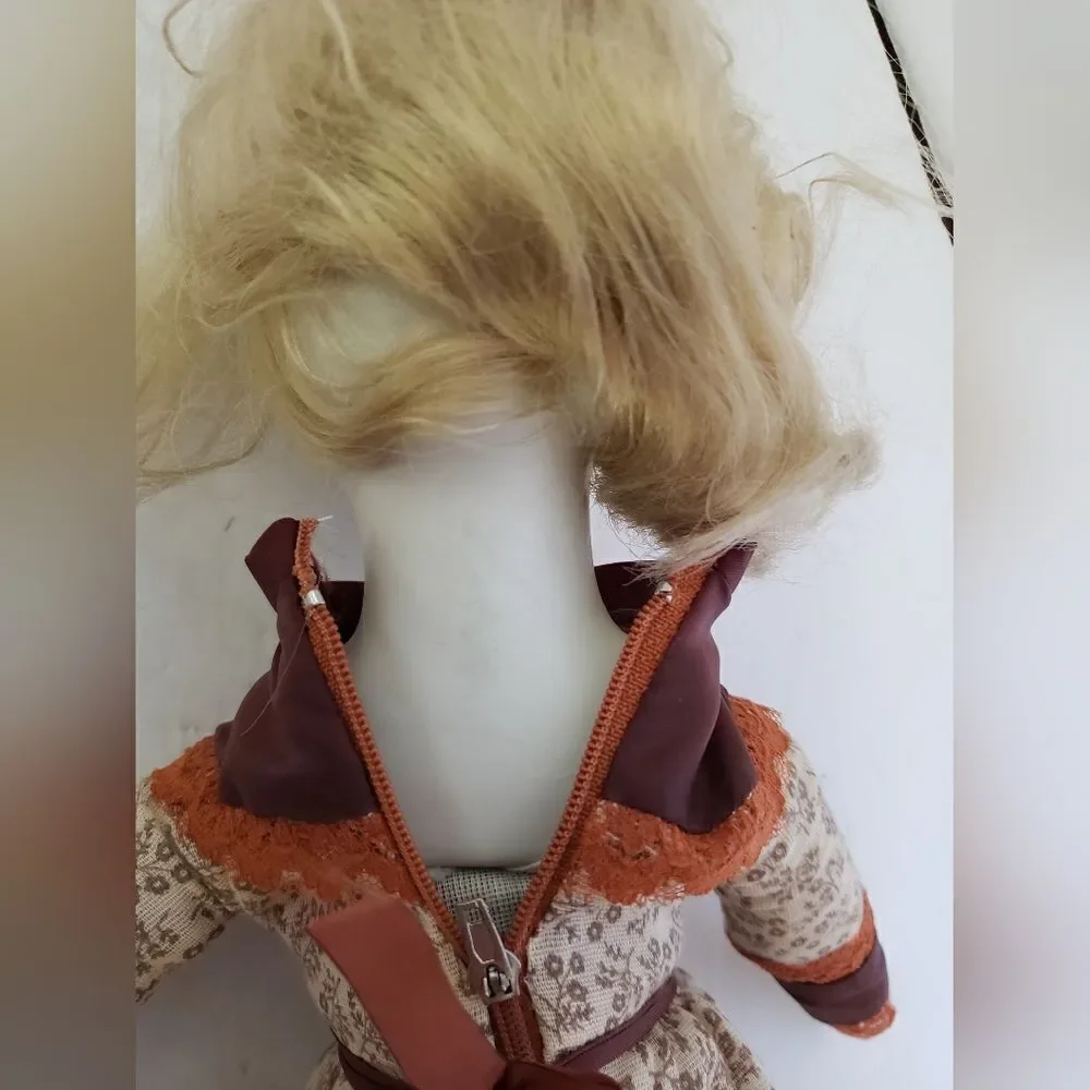 Porcelain Doll - Picture 5 of 7